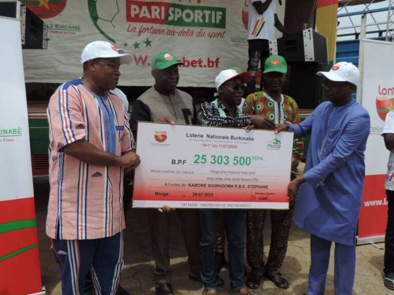 LONAB MANGA : Stéphane Kaboré reçoit son chèque de plus de 25 millions FCFA